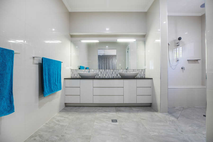 A clean bathroom